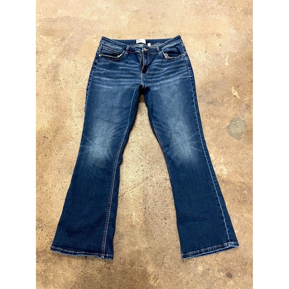 BKE Buckle Gabby Jeans Bootcut Jeans Womens 32R Blue Whiskering Denim Cotton